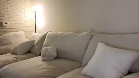 amaya_floress online show from April 15, 2026, 11:06 am