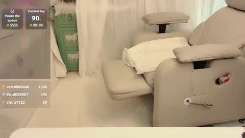 yooo online show from October 6, 2025, 12:24 pm