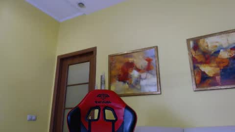 amazing_agness online show from April 14, 2026, 9:37 am