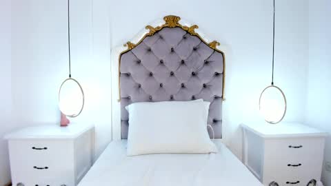 Snapshot of ambar_adamss chatting on February 11, 2025, 2:46 pm Sara online show from February 11, 2025, 2:46 pm