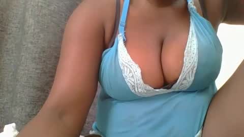 Snapshot of ambar_jasiri chatting on December 20, 2024, 2:16 pm Mia online show from December 20, 2024, 2:16 pm