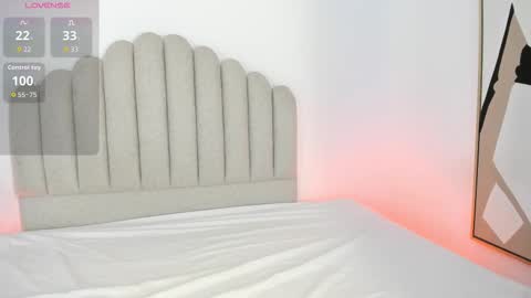 ambarevans_ online show from November 27, 2025, 11:45 am