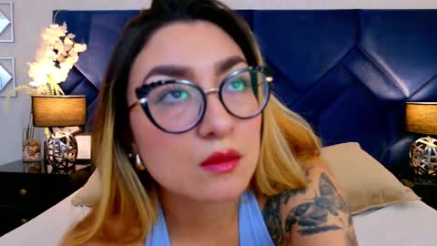 AmbarSantany  online show from November 13, 2025, 11:47 pm