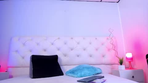 Snapshot of ambeer_fox_ chatting on September 9, 2025, 8:08 pm Amber online show from September 9, 2025, 8:08 pm