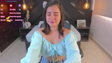 Snapshot of amber_blis chatting on October 11, 2025, 12:58 pm A M B E R online show from October 11, 2025, 12:58 pm