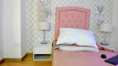 amber bonne online show from November 24, 2025, 9:03 pm