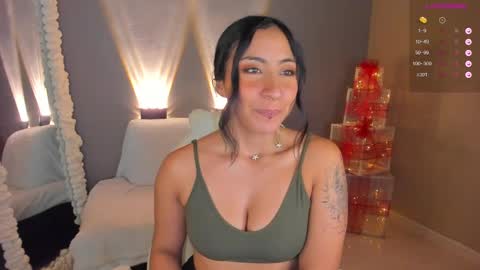 Snapshot of amber_curly chatting on December 17, 2024, 10:11 pm amber_curly online show from December 17, 2024, 10:11 pm