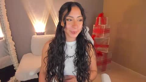 Snapshot of amber_curly chatting on January 15, 2025, 4:11 pm amber_curly online show from January 15, 2025, 4:11 pm