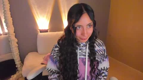 Snapshot of amber_curly chatting on February 20, 2025, 10:48 pm amber_curly online show from February 20, 2025, 10:48 pm
