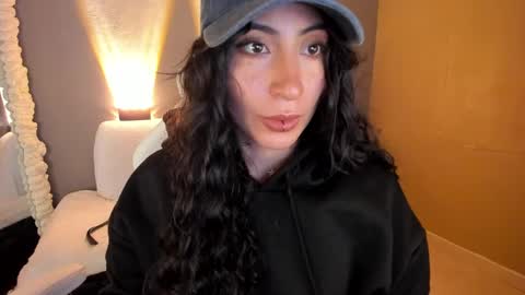 Snapshot of amber_curly chatting on March 1, 2025, 4:00 pm amber_curly online show from March 1, 2025, 4:00 pm
