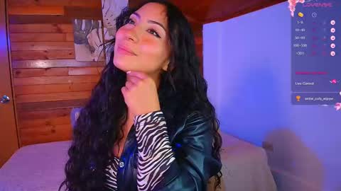 Snapshot of amber_curly chatting on October 14, 2025, 9:15 pm amber_curly online show from October 14, 2025, 9:15 pm