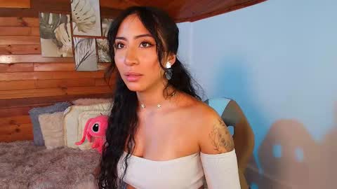 Snapshot of amber_curly chatting on October 22, 2025, 9:47 pm amber_curly online show from October 22, 2025, 9:47 pm