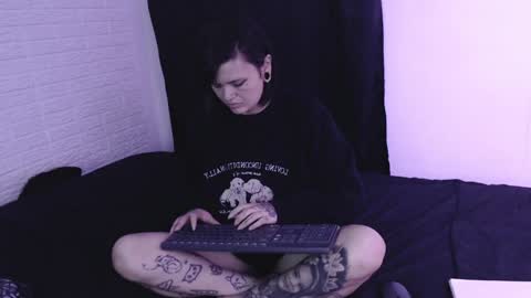 Snapshot of amber_rouss chatting on December 12, 2024, 2:48 am ROUSS online show from December 12, 2024, 2:48 am