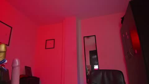 Snapshot of amber_smith20 chatting on January 25, 2025, 1:21 am find me here --- online show from January 25, 2025, 1:21 am