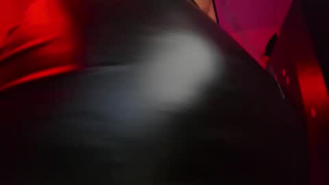 Snapshot of amber_smith20 chatting on February 9, 2025, 3:32 am find me here --- online show from February 9, 2025, 3:32 am