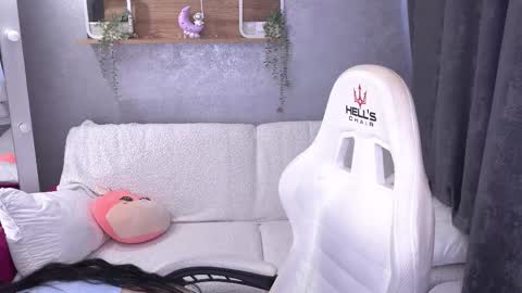 Snapshot of amberdismond chatting on October 28, 2025, 7:01 am Anna online show from October 28, 2025, 7:01 am