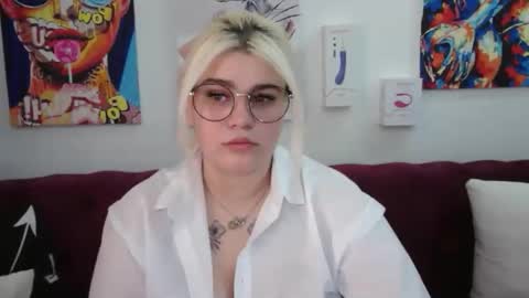 Snapshot of ambermonro chatting on September 17, 2025, 1:40 am Amber online show from September 17, 2025, 1:40 am