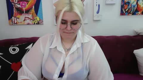 Snapshot of ambermonro chatting on September 30, 2025, 3:44 am Amber online show from September 30, 2025, 3:44 am