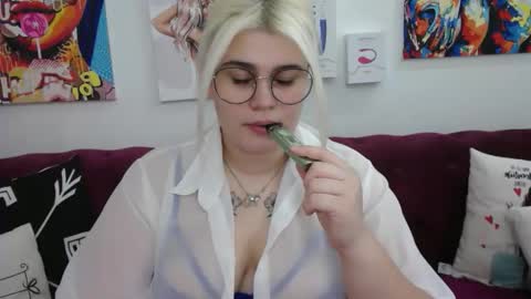 Amber online show from October 7, 2025, 1:58 am