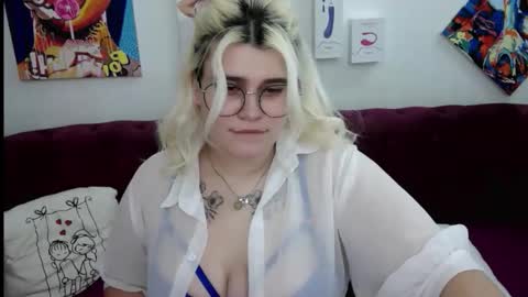 Amber online show from November 6, 2025, 2:12 am