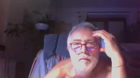 Snapshot of amberr11 chatting on September 17, 2025, 10:44 pm Amberr11 online show from September 17, 2025, 10:44 pm