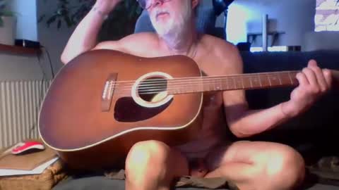 Snapshot of amberr11 chatting on September 25, 2025, 1:37 pm Amberr11 online show from September 25, 2025, 1:37 pm