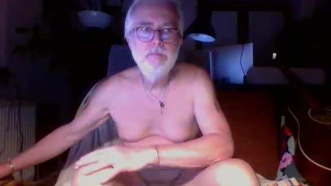 Snapshot of amberr11 chatting on September 28, 2025, 10:04 pm Amberr11 online show from September 28, 2025, 10:04 pm