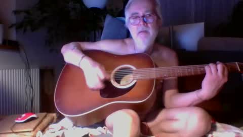 Snapshot of amberr11 chatting on October 21, 2025, 10:43 pm Amberr11 online show from October 21, 2025, 10:43 pm