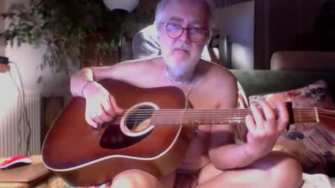 Snapshot of amberr11 chatting on October 25, 2025, 10:37 pm Amberr11 online show from October 25, 2025, 10:37 pm