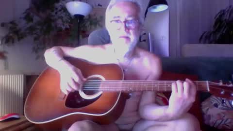 Snapshot of amberr11 chatting on October 26, 2025, 11:31 pm Amberr11 online show from October 26, 2025, 11:31 pm