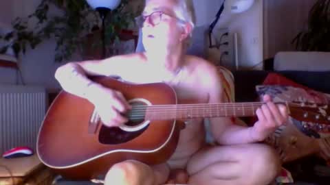 Snapshot of amberr11 chatting on November 17, 2025, 12:05 am Amberr11 online show from November 17, 2025, 12:05 am