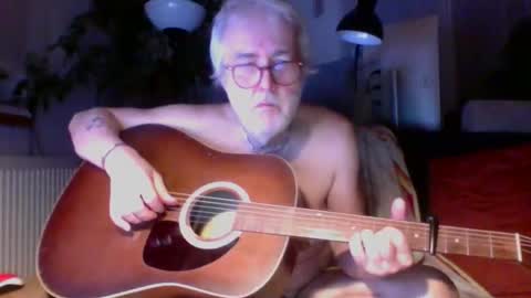 Snapshot of amberr11 chatting on November 17, 2025, 11:32 pm Amberr11 online show from November 17, 2025, 11:32 pm