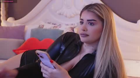 Snapshot of amberseyes chatting on February 15, 2025, 11:06 am Amberseyes online show from February 15, 2025, 11:06 am