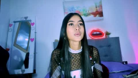 Snapshot of amberx_sweet chatting on April 29, 2026, 9:43 pm Amber online show from April 29, 2026, 9:43 pm