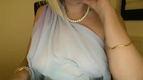 Beatrice online show from November 23, 2025, 6:30 pm