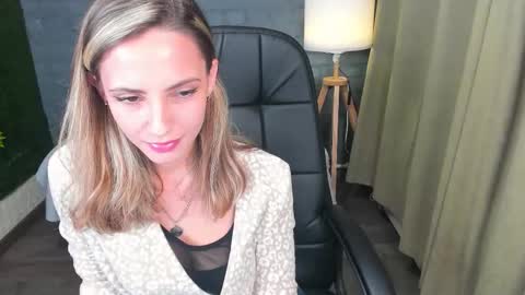 Snapshot of amelia_meili chatting on November 19, 2025, 1:11 pm amelia_meili online show from November 19, 2025, 1:11 pm