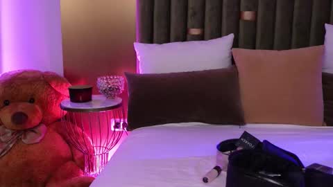 Snapshot of ameliaangell chatting on November 18, 2025, 5:56 am Amelia online show from November 18, 2025, 5:56 am