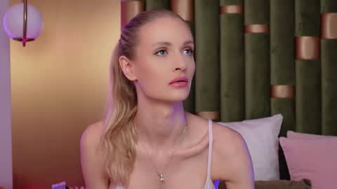 Snapshot of ameliaangell chatting on December 4, 2025, 6:34 am Amelia online show from December 4, 2025, 6:34 am