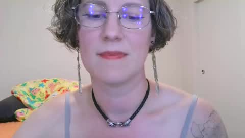 Ameliaishka online show from May 1, 2026, 6:51 am