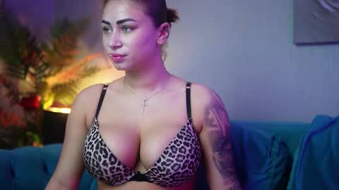  Amelia  online show from November 11, 2025, 9:37 pm