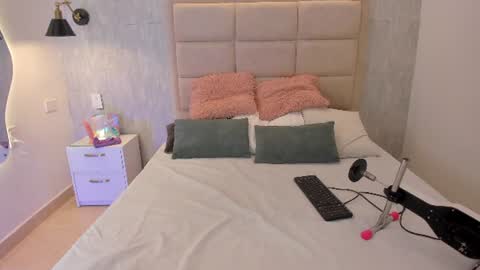 Amelia  online show from July 19, 2026, 4:38 am