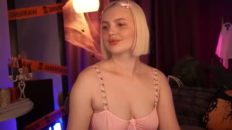 Snapshot of ameliawells chatting on October 28, 2025, 5:44 am Amelia online show from October 28, 2025, 5:44 am