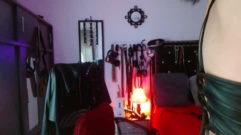 amelie__martinez online show from November 27, 2025, 9:22 am