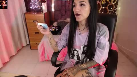 Snapshot of amelierouss chatting on December 17, 2024, 2:55 am AMELIEROUS .. see you tomorrow kisses online show from December 17, 2024, 2:55 am