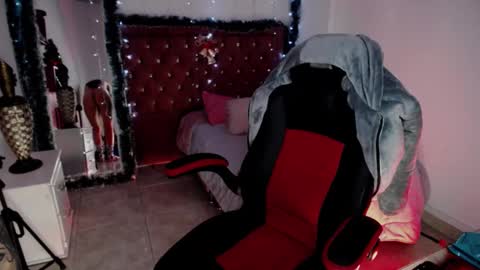 Snapshot of amelierouss chatting on December 26, 2024, 7:38 pm AMELIEROUS .. see you tomorrow kisses online show from December 26, 2024, 7:38 pm