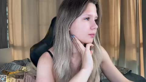 Snapshot of ameliia_castro chatting on October 5, 2025, 9:51 am Ameliia castro online show from October 5, 2025, 9:51 am