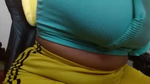 Snapshot of ames9001 chatting on November 4, 2025, 12:15 pm Mari online show from November 4, 2025, 12:15 pm