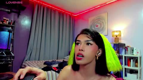 Snapshot of amethyst_ts chatting on October 25, 2025, 3:51 pm AMETHYST look at my BIO online show from October 25, 2025, 3:51 pm