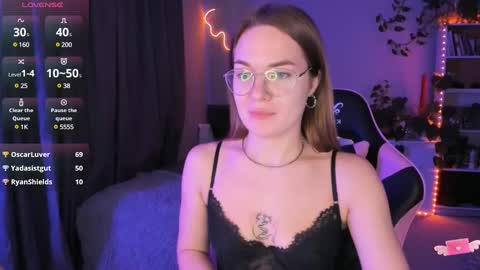 Snapshot of ami_amour_ chatting on December 16, 2024, 10:40 am Hi-hi I am Kate welcome to my sexy room online show from December 16, 2024, 10:40 am