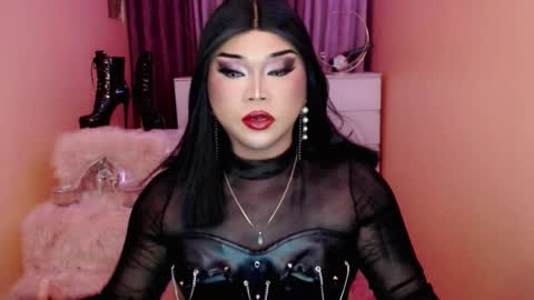 Snapshot of amiadoll chatting on October 4, 2025, 12:47 pm Queen Mireska online show from October 4, 2025, 12:47 pm